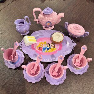 Disney Princess Tea Set - 20 Piece - Excellent Condition